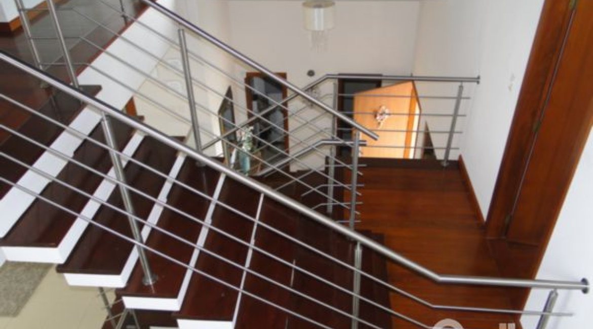Casa à venda com 355m², 4 dormitórios, 4 suítes, 4 vagas, no bairro Vila Assunção em Porto Alegre
