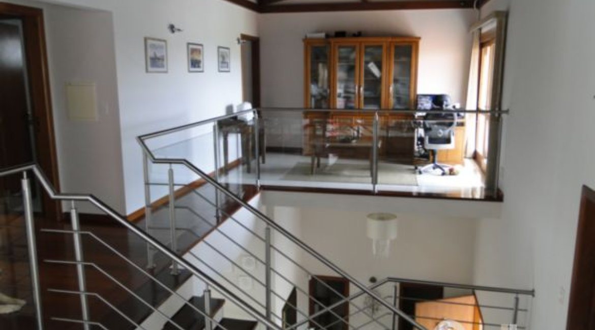 Casa à venda com 355m², 4 dormitórios, 4 suítes, 4 vagas, no bairro Vila Assunção em Porto Alegre