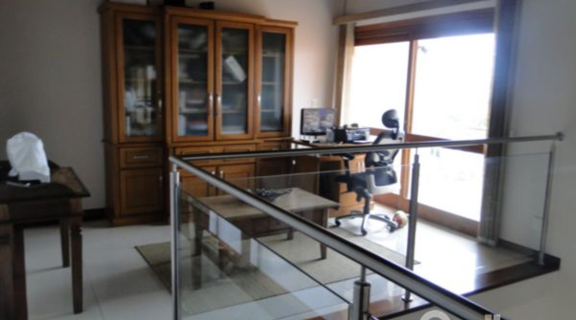 Casa à venda com 355m², 4 dormitórios, 4 suítes, 4 vagas, no bairro Vila Assunção em Porto Alegre