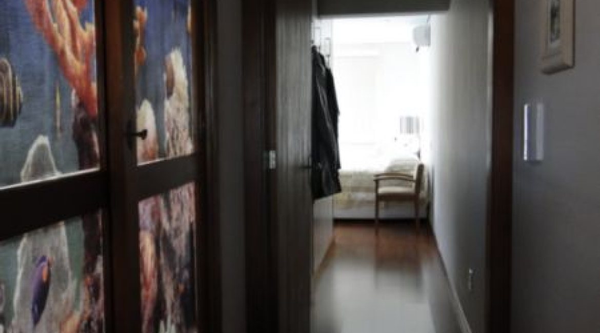 Casa à venda com 355m², 4 dormitórios, 4 suítes, 4 vagas, no bairro Vila Assunção em Porto Alegre