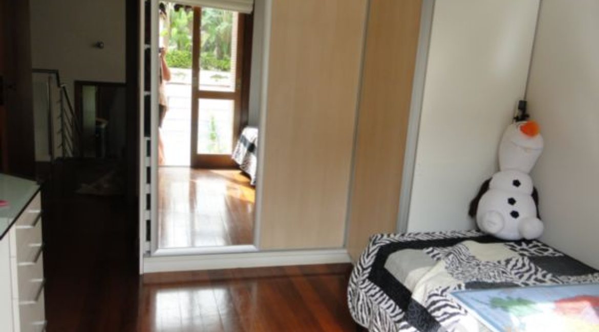 Casa à venda com 355m², 4 dormitórios, 4 suítes, 4 vagas, no bairro Vila Assunção em Porto Alegre