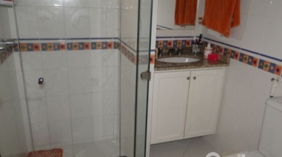 Casa à venda com 355m², 4 dormitórios, 4 suítes, 4 vagas, no bairro Vila Assunção em Porto Alegre