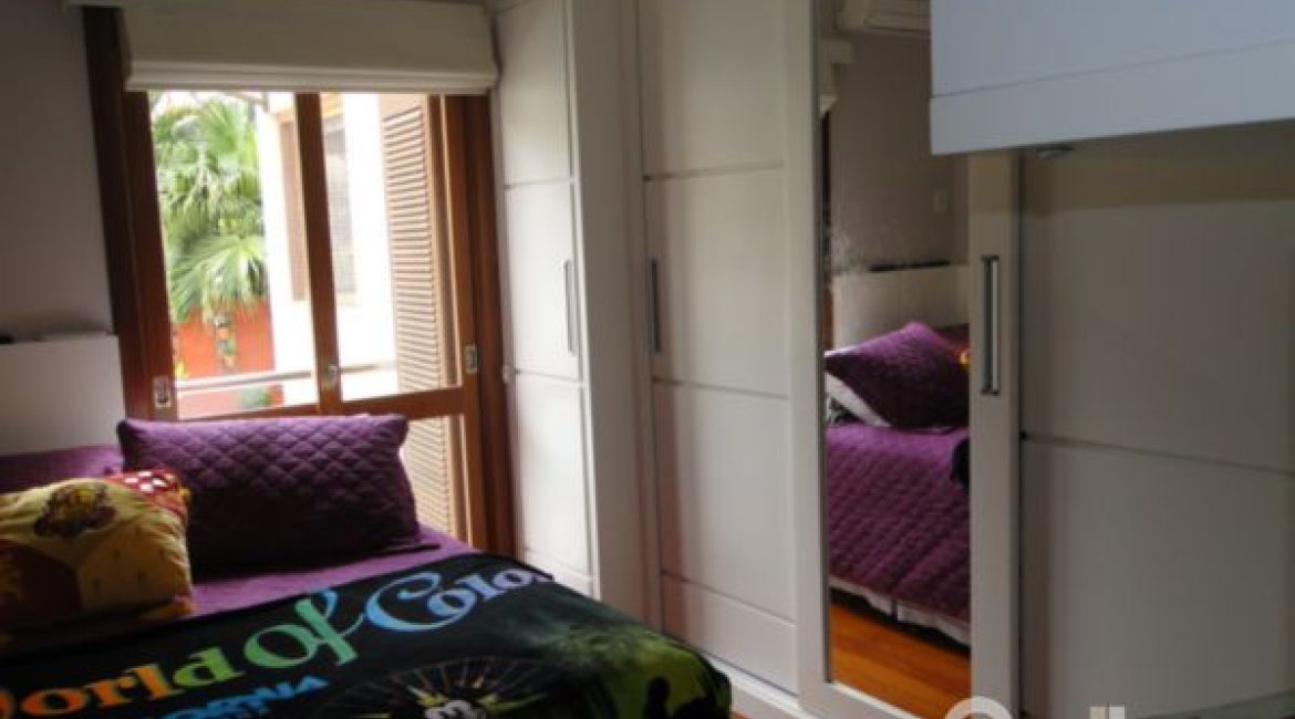 Casa à venda com 355m², 4 dormitórios, 4 suítes, 4 vagas, no bairro Vila Assunção em Porto Alegre