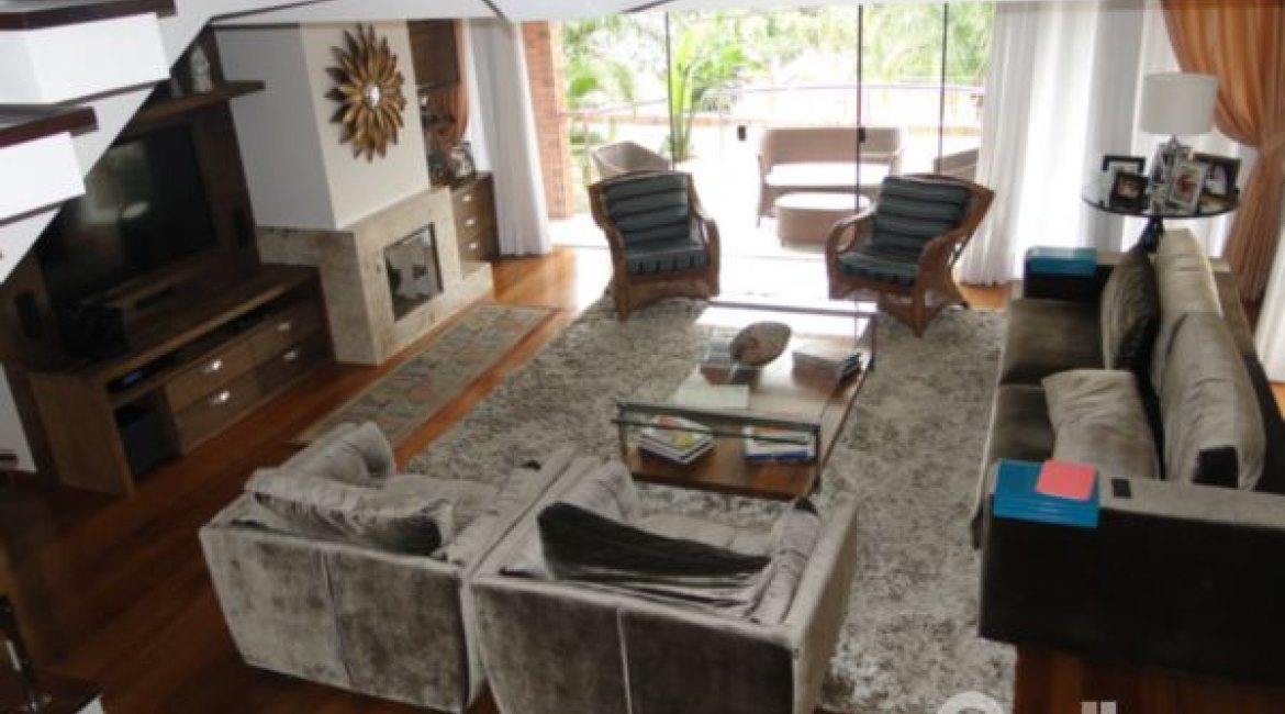 Casa à venda com 355m², 4 dormitórios, 4 suítes, 4 vagas, no bairro Vila Assunção em Porto Alegre