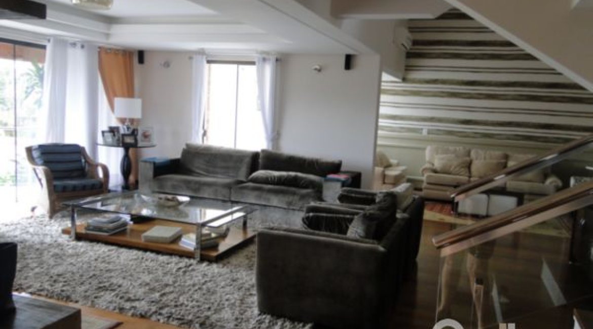 Casa à venda com 355m², 4 dormitórios, 4 suítes, 4 vagas, no bairro Vila Assunção em Porto Alegre
