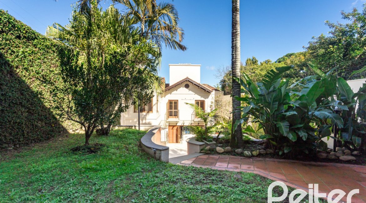 Casa à venda com 355m², 4 dormitórios, 4 suítes, 4 vagas, no bairro Vila Assunção em Porto Alegre