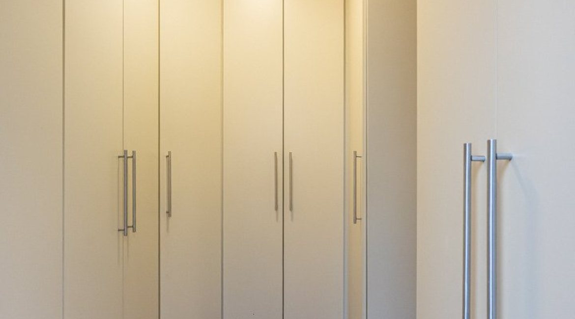 Casa à venda com 355m², 4 dormitórios, 4 suítes, 4 vagas, no bairro Vila Assunção em Porto Alegre