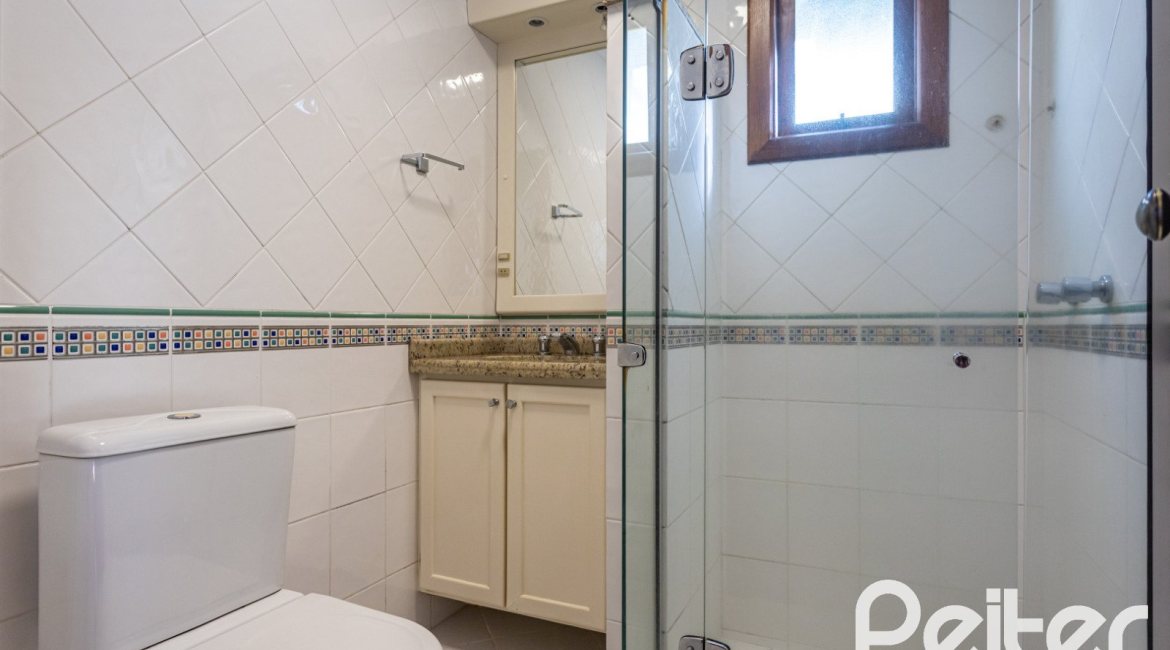 Casa à venda com 355m², 4 dormitórios, 4 suítes, 4 vagas, no bairro Vila Assunção em Porto Alegre