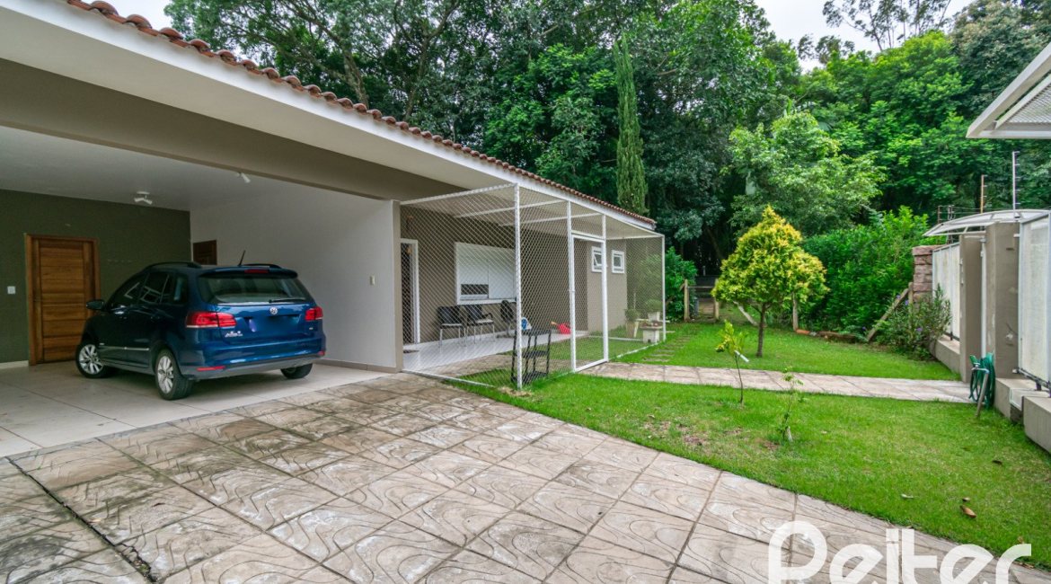 Casa em Condomínio à venda com 213m², 4 dormitórios, 3 suítes, 4 vagas, no bairro Vila Nova em Porto Alegre