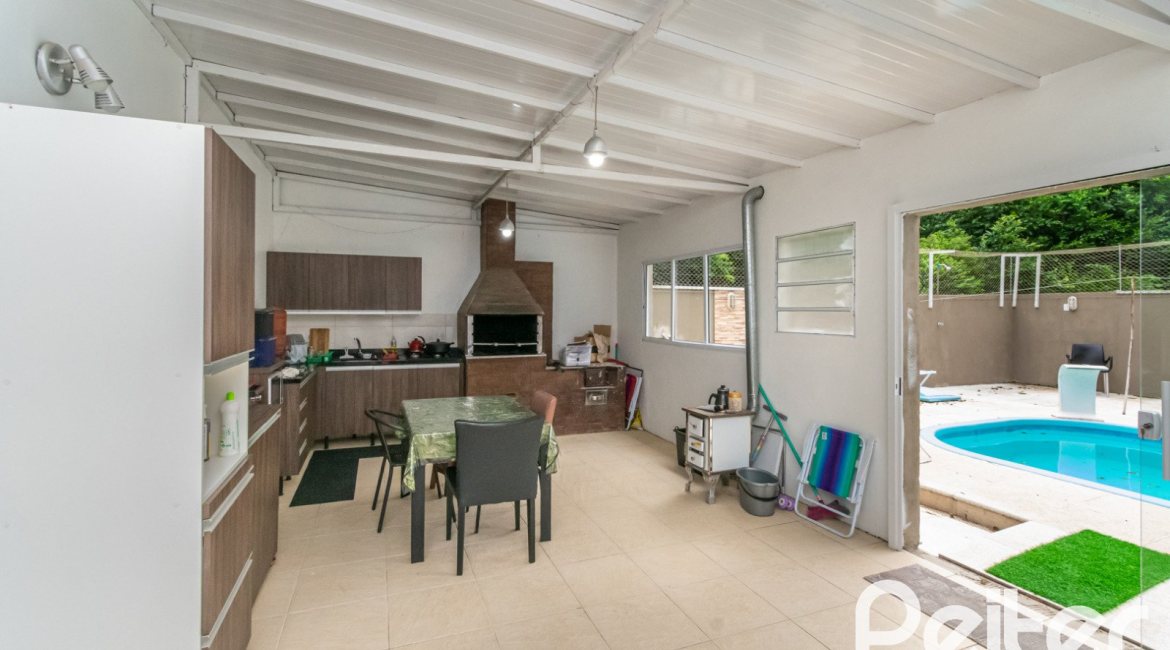 Casa em Condomínio à venda com 213m², 4 dormitórios, 3 suítes, 4 vagas, no bairro Vila Nova em Porto Alegre