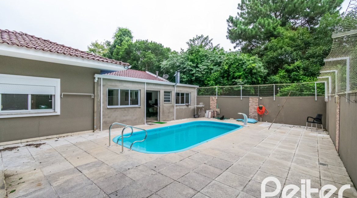 Casa em Condomínio à venda com 213m², 4 dormitórios, 3 suítes, 4 vagas, no bairro Vila Nova em Porto Alegre