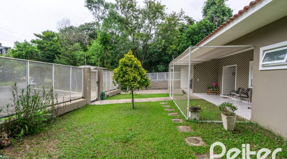 Casa em Condomínio à venda com 213m², 4 dormitórios, 3 suítes, 4 vagas, no bairro Vila Nova em Porto Alegre