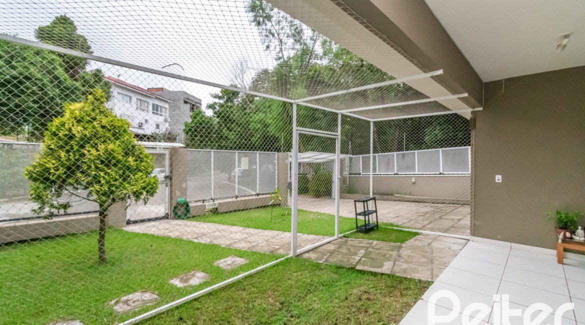 Casa em Condomínio à venda com 213m², 4 dormitórios, 3 suítes, 4 vagas, no bairro Vila Nova em Porto Alegre