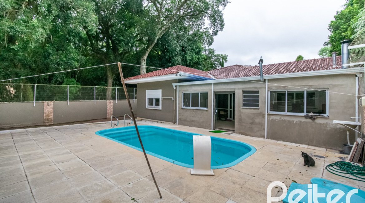 Casa em Condomínio à venda com 213m², 4 dormitórios, 3 suítes, 4 vagas, no bairro Vila Nova em Porto Alegre