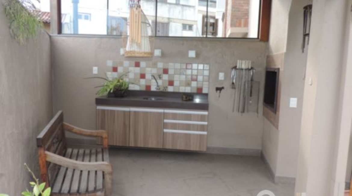 Casa em Condomínio à venda com 270m², 3 dormitórios, 1 suíte, 2 vagas, no bairro Tristeza em Porto Alegre