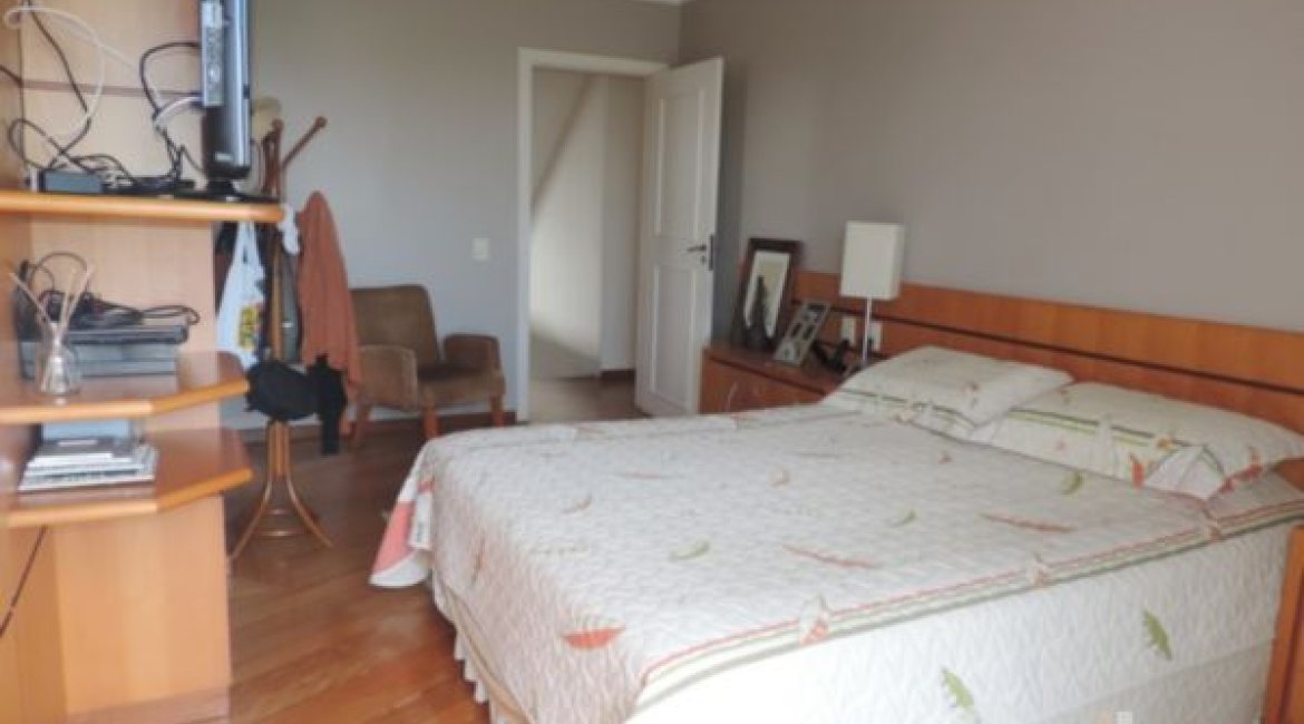 Casa em Condomínio à venda com 270m², 3 dormitórios, 1 suíte, 2 vagas, no bairro Tristeza em Porto Alegre