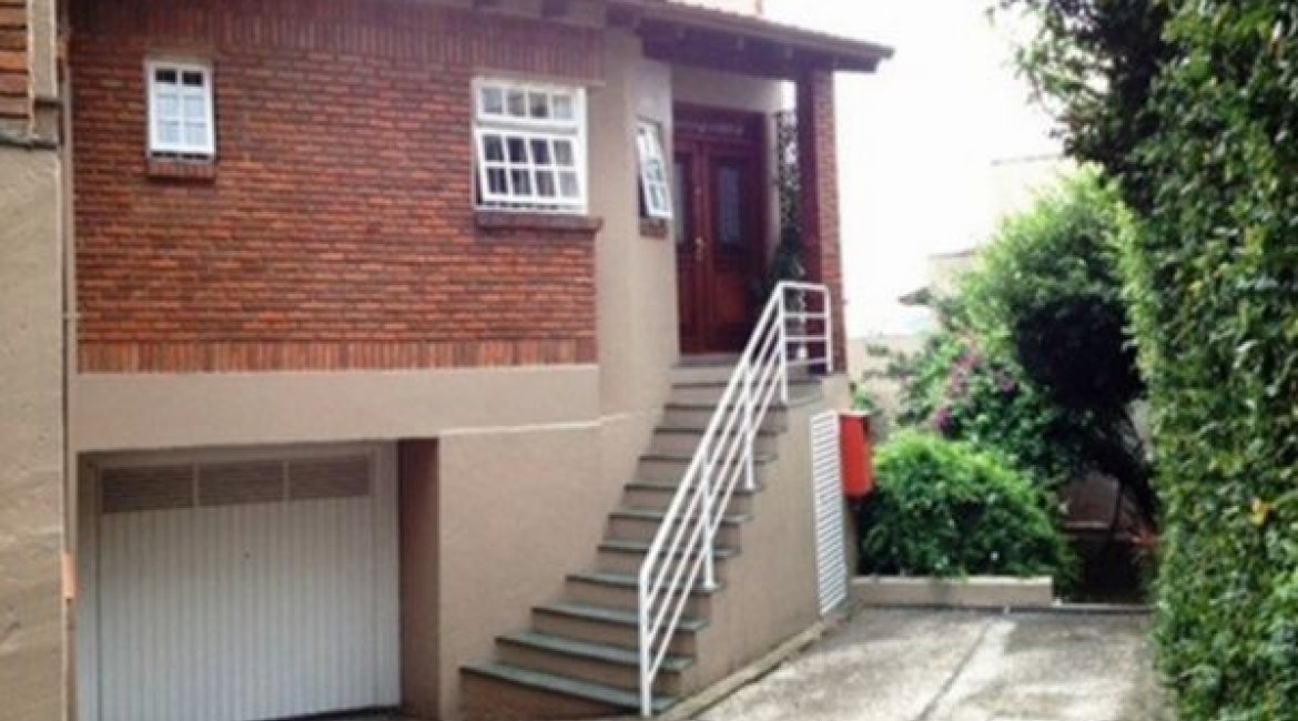 Casa em Condomínio à venda com 270m², 3 dormitórios, 1 suíte, 2 vagas, no bairro Tristeza em Porto Alegre