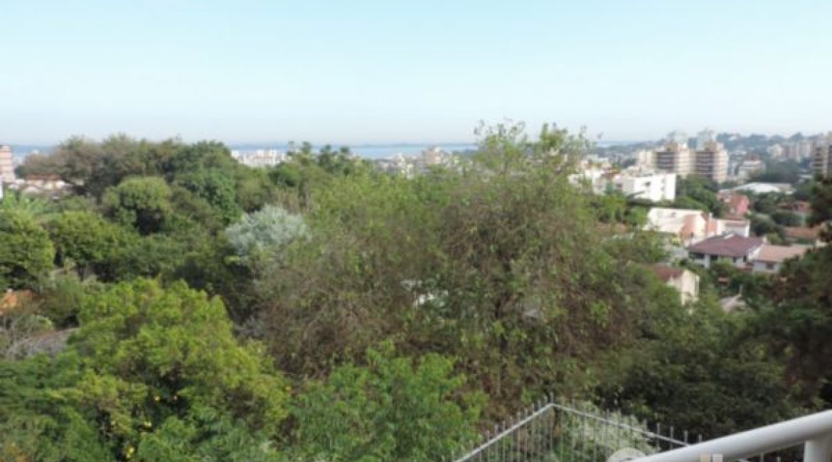 Casa em Condomínio à venda com 270m², 3 dormitórios, 1 suíte, 2 vagas, no bairro Tristeza em Porto Alegre