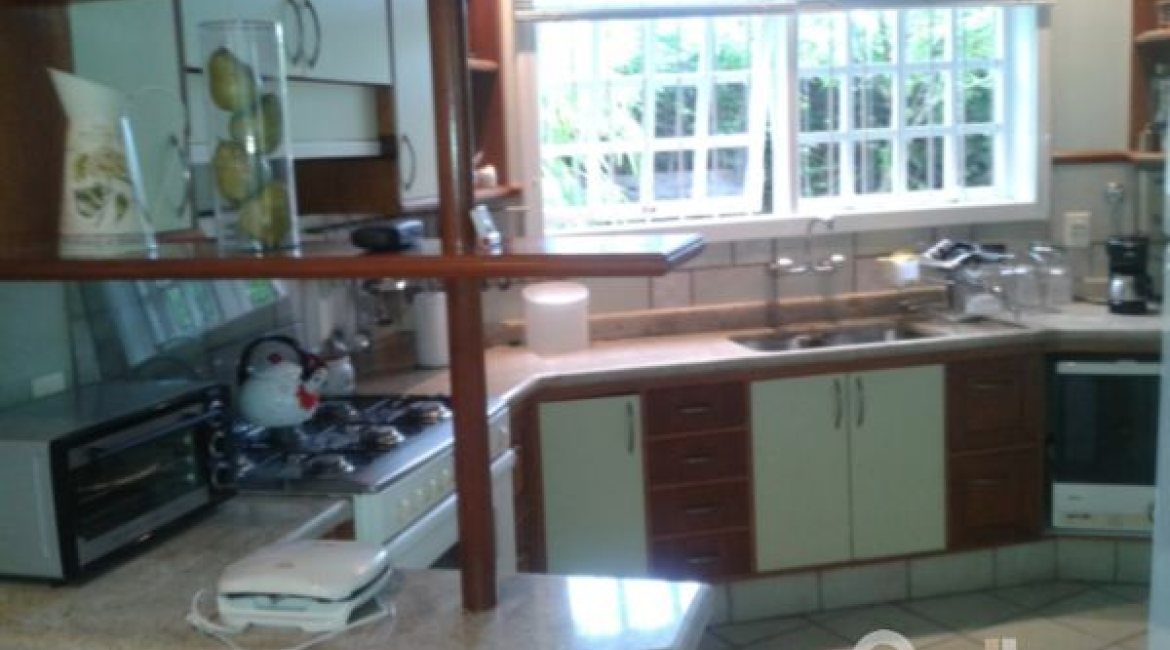 Casa em Condomínio à venda com 270m², 3 dormitórios, 1 suíte, 2 vagas, no bairro Tristeza em Porto Alegre