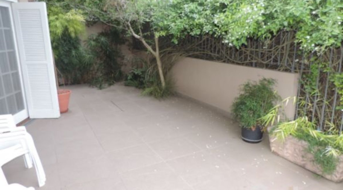 Casa em Condomínio à venda com 270m², 3 dormitórios, 1 suíte, 2 vagas, no bairro Tristeza em Porto Alegre