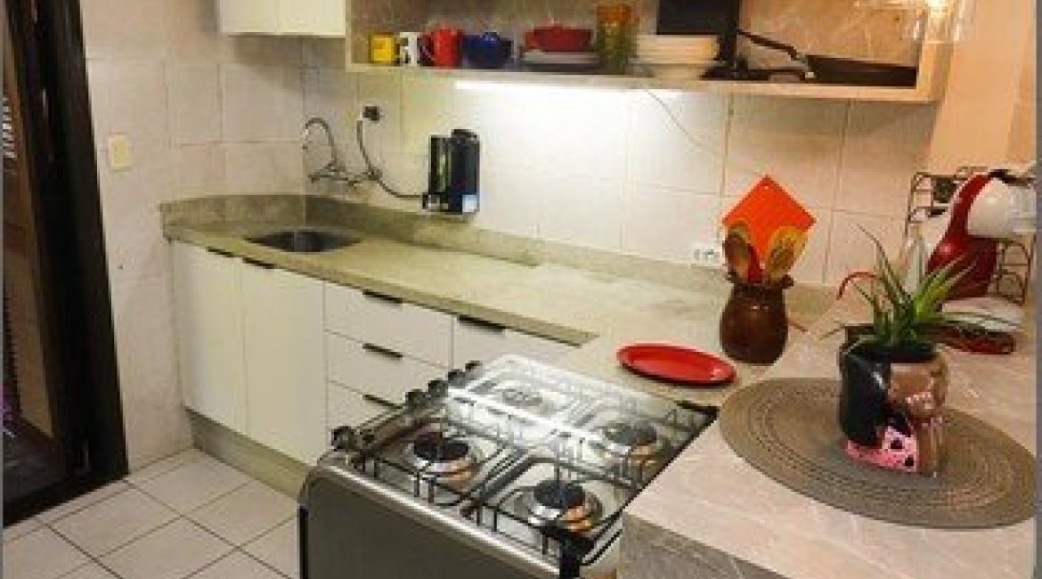 Casa à venda com 179m², 3 dormitórios, 1 suíte, 3 vagas, no bairro Tristeza em Porto Alegre