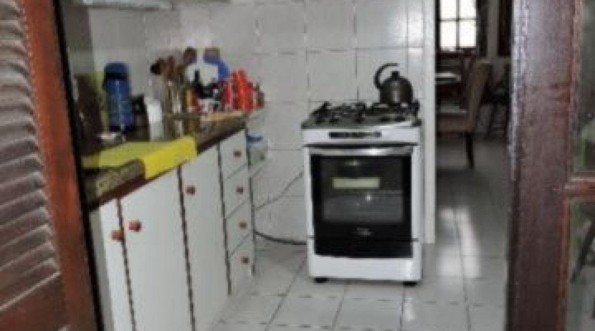 Casa à venda com 179m², 3 dormitórios, 1 suíte, 3 vagas, no bairro Tristeza em Porto Alegre