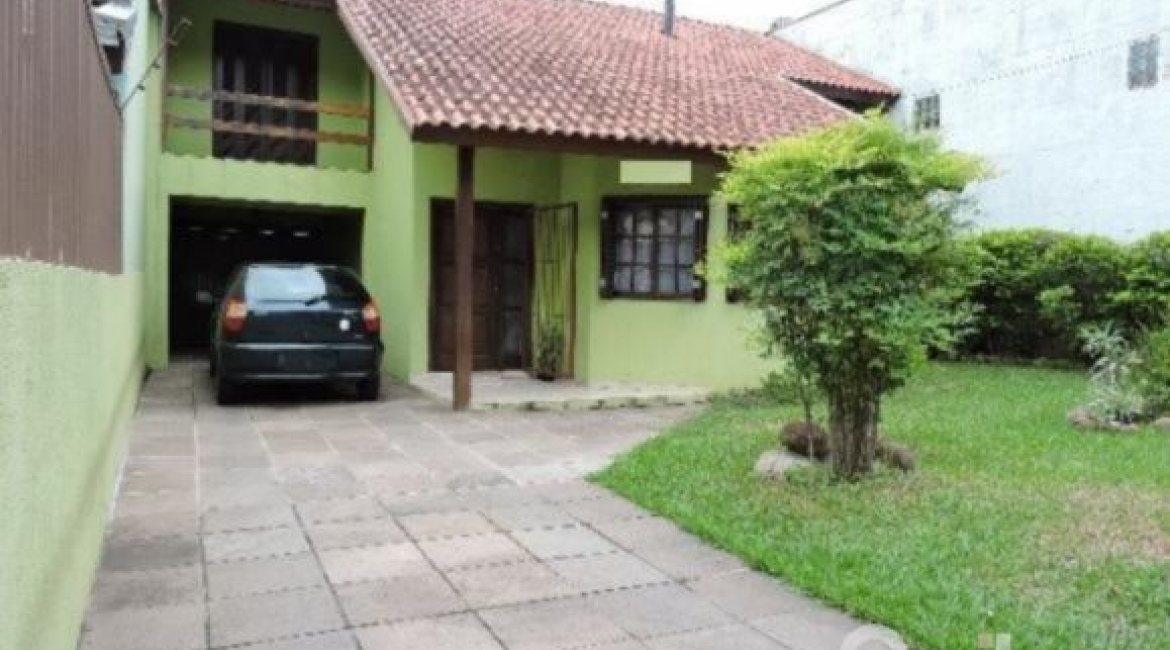 Casa à venda com 179m², 3 dormitórios, 1 suíte, 3 vagas, no bairro Tristeza em Porto Alegre