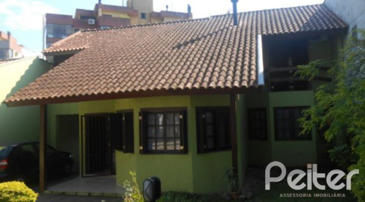 Casa à venda com 179m², 3 dormitórios, 1 suíte, 3 vagas, no bairro Tristeza em Porto Alegre