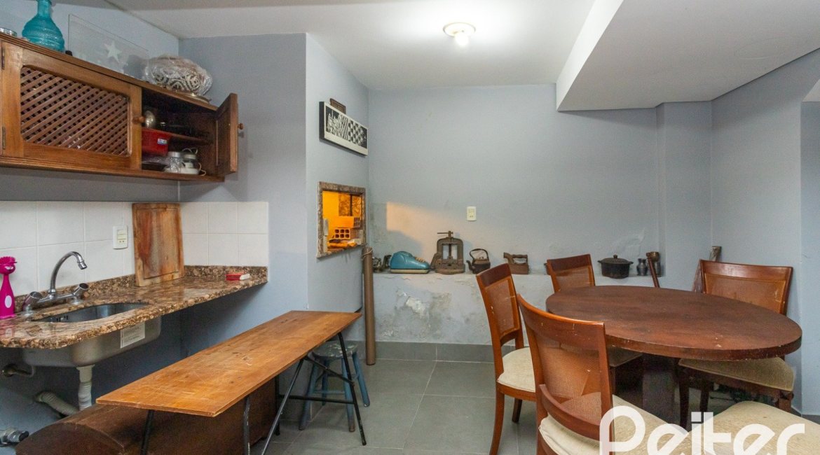 Casa em Condomínio à venda com 174m², 3 dormitórios, 1 suíte, 3 vagas, no bairro Tristeza em Porto Alegre