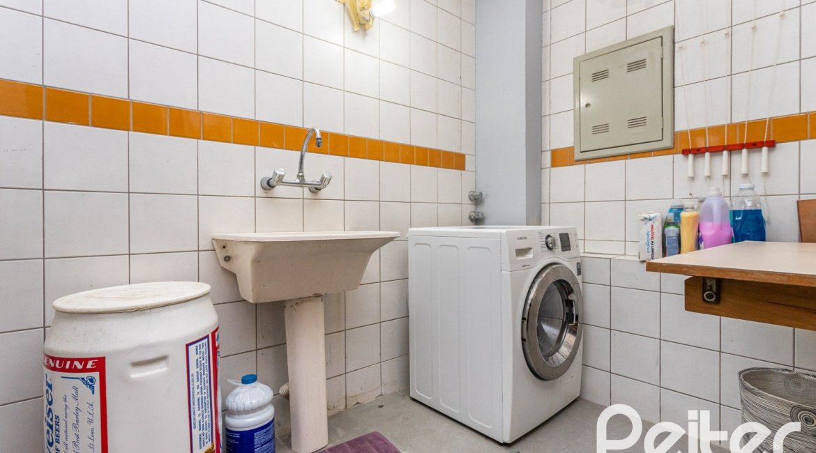 Casa em Condomínio à venda com 174m², 3 dormitórios, 1 suíte, 3 vagas, no bairro Tristeza em Porto Alegre