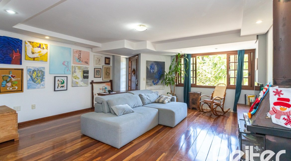 Casa em Condomínio à venda com 174m², 3 dormitórios, 1 suíte, 3 vagas, no bairro Tristeza em Porto Alegre