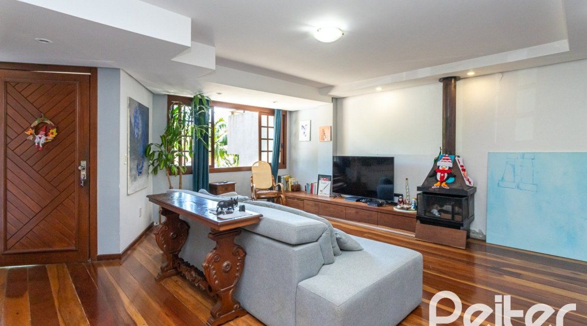 Casa em Condomínio à venda com 174m², 3 dormitórios, 1 suíte, 3 vagas, no bairro Tristeza em Porto Alegre