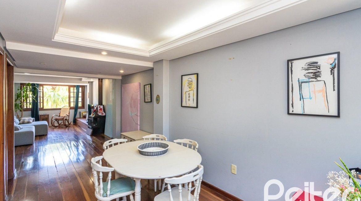 Casa em Condomínio à venda com 174m², 3 dormitórios, 1 suíte, 3 vagas, no bairro Tristeza em Porto Alegre