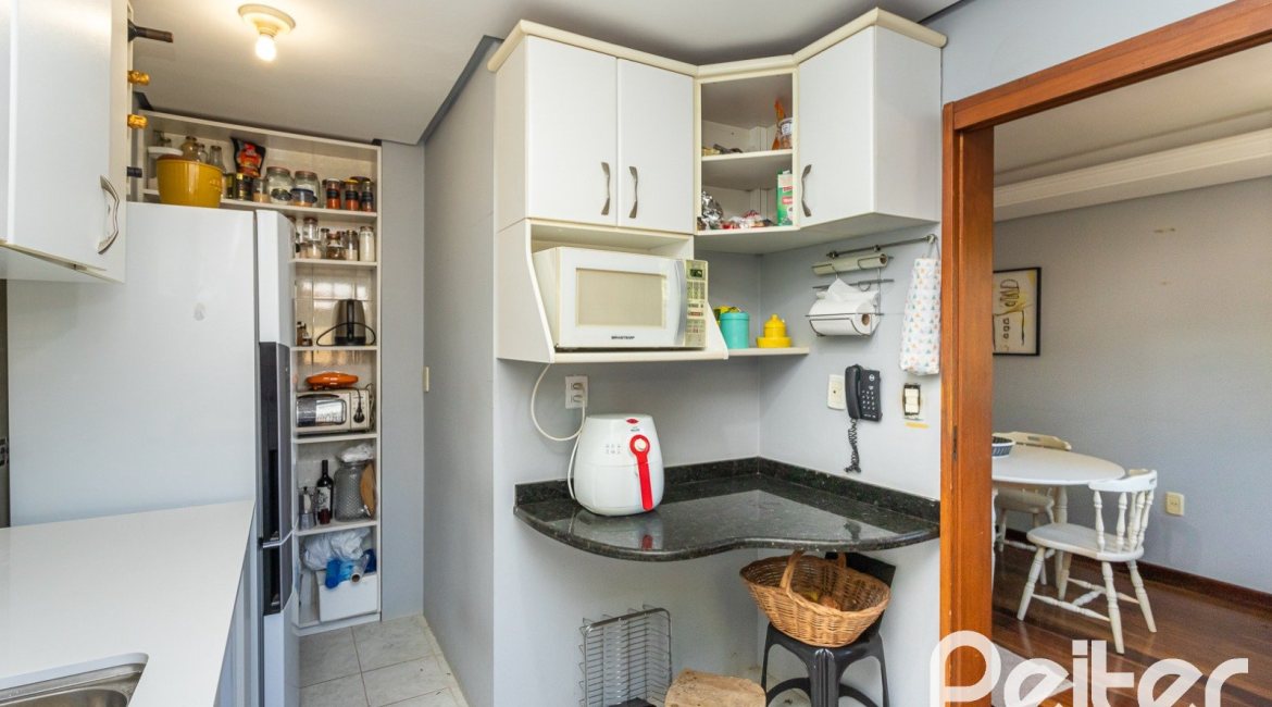 Casa em Condomínio à venda com 174m², 3 dormitórios, 1 suíte, 3 vagas, no bairro Tristeza em Porto Alegre