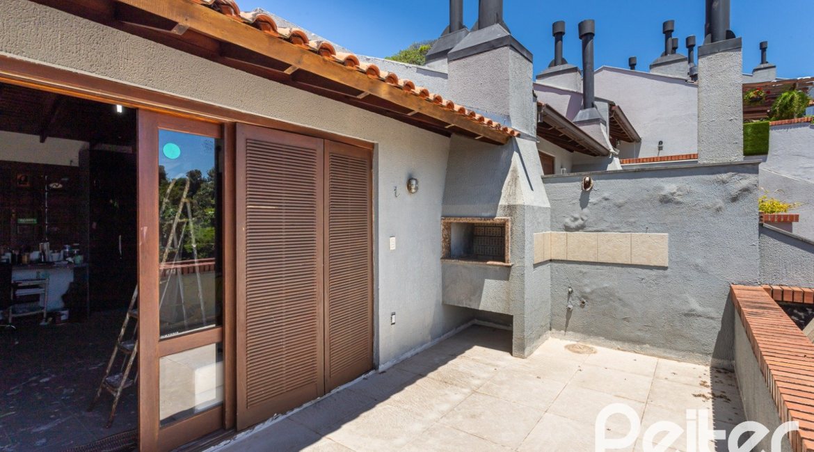 Casa em Condomínio à venda com 174m², 3 dormitórios, 1 suíte, 3 vagas, no bairro Tristeza em Porto Alegre