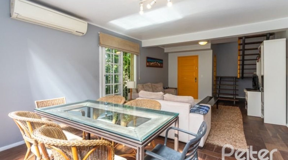 Casa em Condomínio à venda com 162m², 3 dormitórios, 1 suíte, 3 vagas, no bairro Tristeza em PORTO ALEGRE