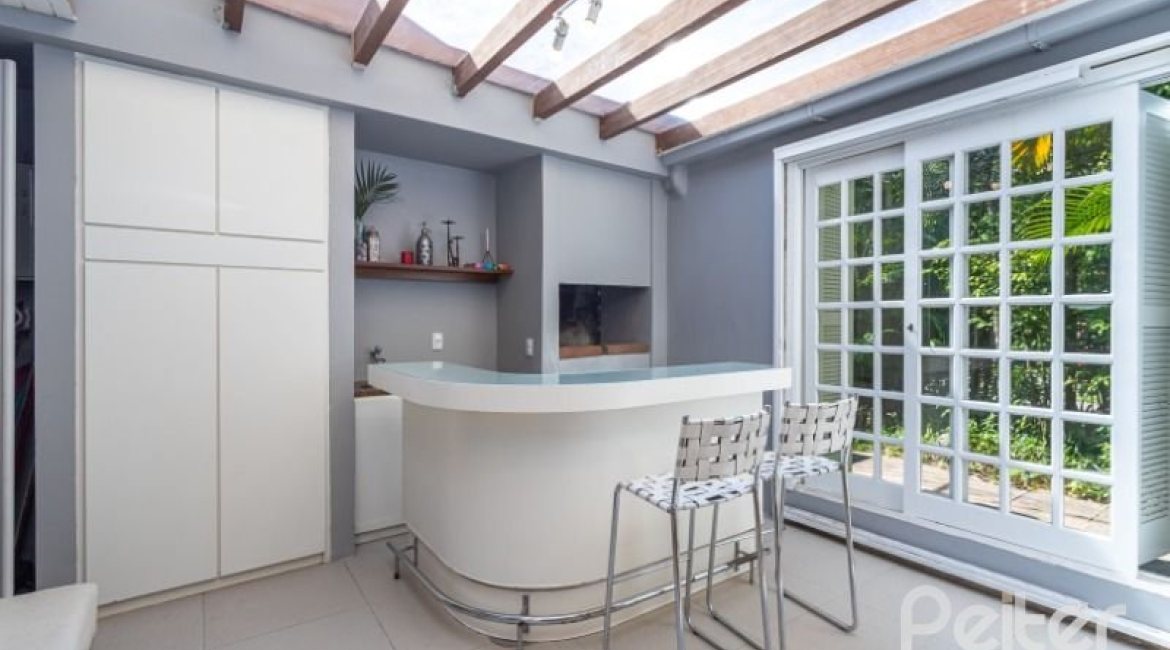 Casa em Condomínio à venda com 162m², 3 dormitórios, 1 suíte, 3 vagas, no bairro Tristeza em PORTO ALEGRE