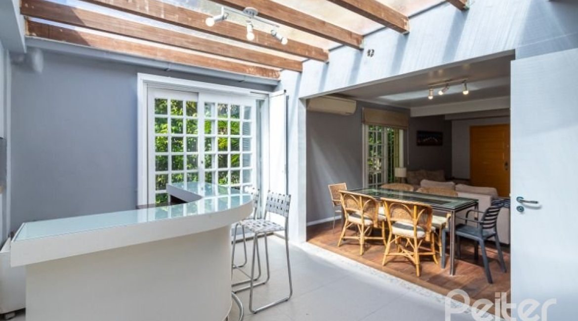 Casa em Condomínio à venda com 162m², 3 dormitórios, 1 suíte, 3 vagas, no bairro Tristeza em PORTO ALEGRE