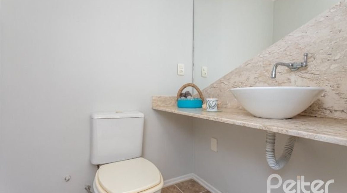 Casa em Condomínio à venda com 162m², 3 dormitórios, 1 suíte, 3 vagas, no bairro Tristeza em PORTO ALEGRE