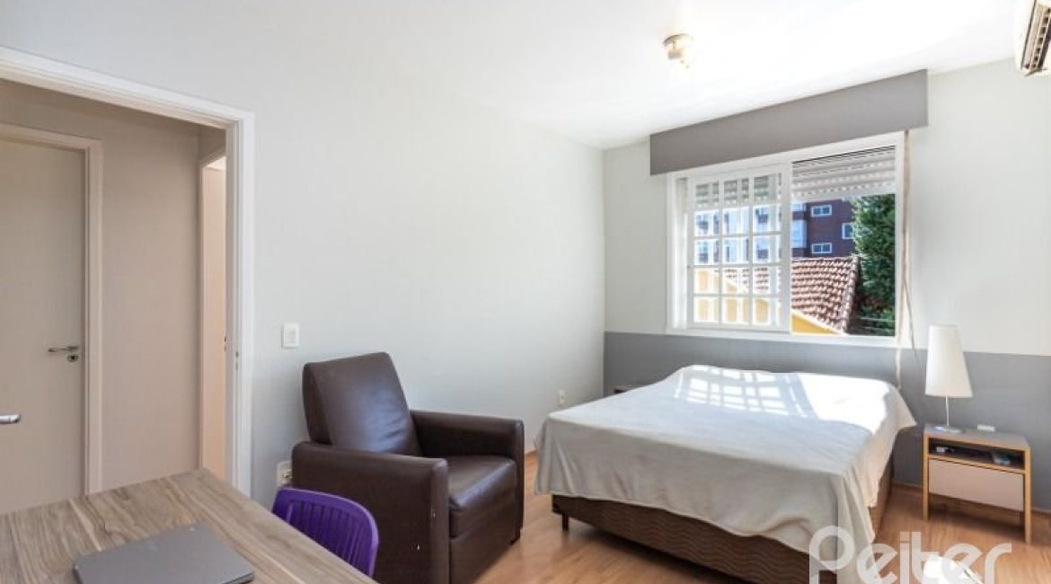 Casa em Condomínio à venda com 162m², 3 dormitórios, 1 suíte, 3 vagas, no bairro Tristeza em PORTO ALEGRE