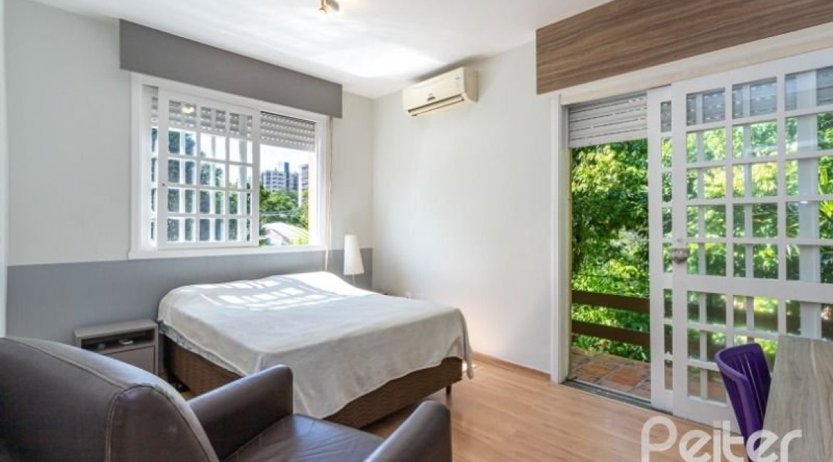 Casa em Condomínio à venda com 162m², 3 dormitórios, 1 suíte, 3 vagas, no bairro Tristeza em PORTO ALEGRE