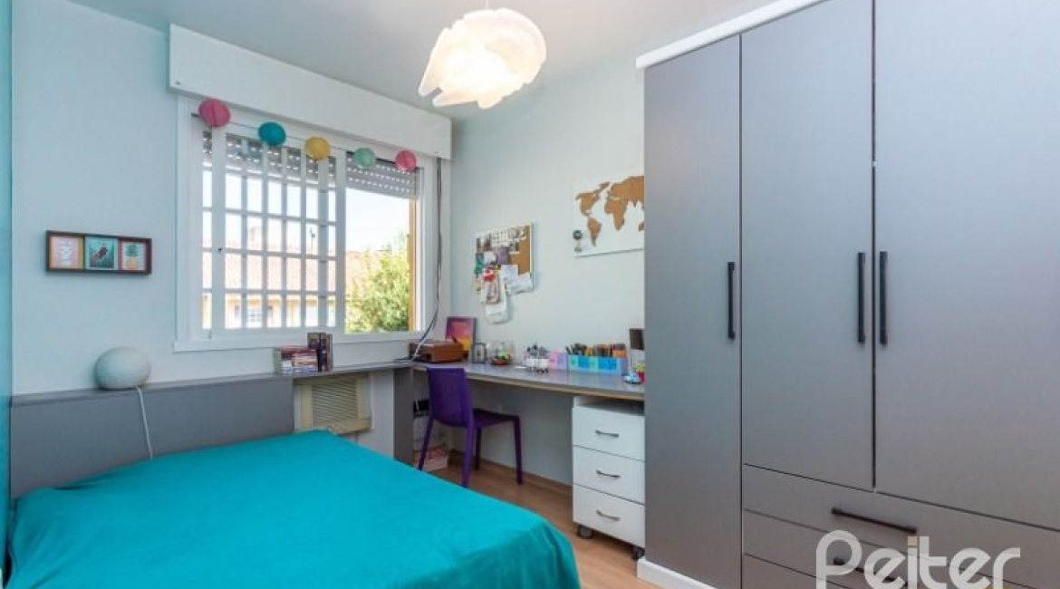 Casa em Condomínio à venda com 162m², 3 dormitórios, 1 suíte, 3 vagas, no bairro Tristeza em PORTO ALEGRE