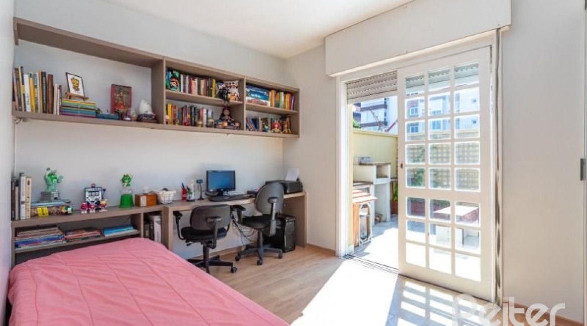 Casa em Condomínio à venda com 162m², 3 dormitórios, 1 suíte, 3 vagas, no bairro Tristeza em PORTO ALEGRE