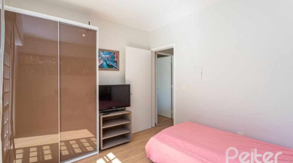 Casa em Condomínio à venda com 162m², 3 dormitórios, 1 suíte, 3 vagas, no bairro Tristeza em PORTO ALEGRE