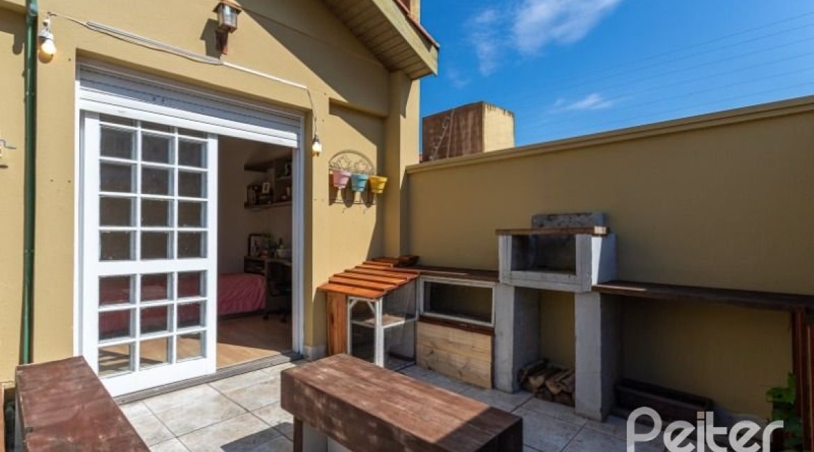 Casa em Condomínio à venda com 162m², 3 dormitórios, 1 suíte, 3 vagas, no bairro Tristeza em PORTO ALEGRE