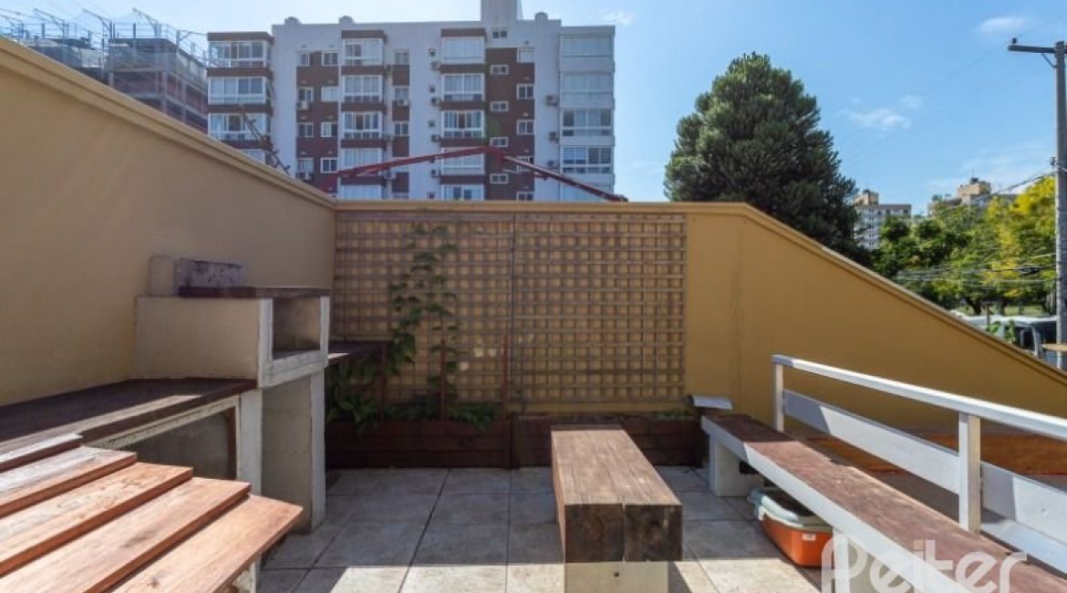 Casa em Condomínio à venda com 162m², 3 dormitórios, 1 suíte, 3 vagas, no bairro Tristeza em PORTO ALEGRE