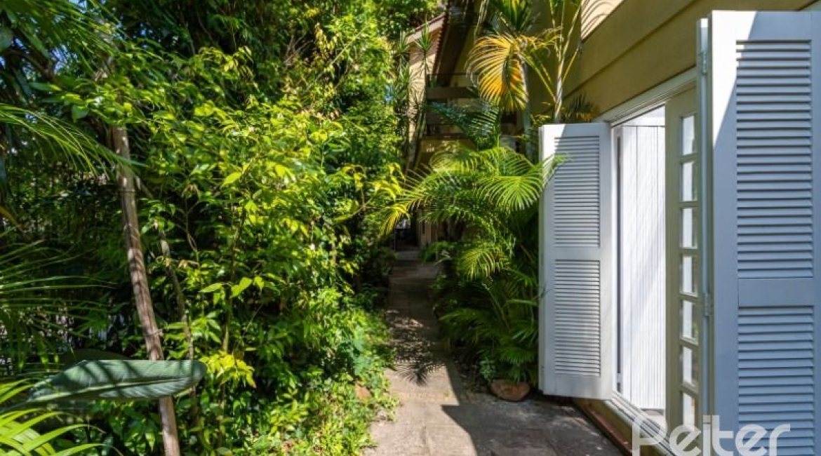 Casa em Condomínio à venda com 162m², 3 dormitórios, 1 suíte, 3 vagas, no bairro Tristeza em PORTO ALEGRE