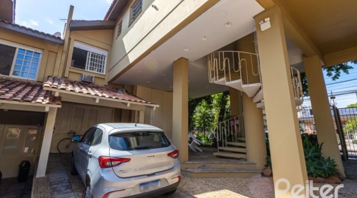 Casa em Condomínio à venda com 162m², 3 dormitórios, 1 suíte, 3 vagas, no bairro Tristeza em PORTO ALEGRE