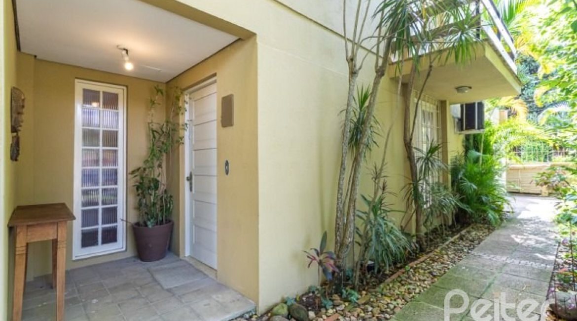 Casa em Condomínio à venda com 162m², 3 dormitórios, 1 suíte, 3 vagas, no bairro Tristeza em PORTO ALEGRE