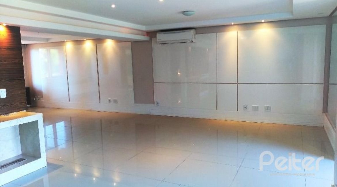 Casa em Condomínio à venda com 384m², 3 dormitórios, 1 suíte, 4 vagas, no bairro Cristal em PORTO ALEGRE